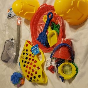 New with tags 25 pcs sea and sand play